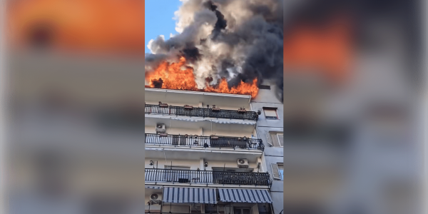 Vasto incendio in un palazzo di via Arno, a Melito, nel rione 219. Evacuata la scuola De Curtis. Sul posto Vigili del Fuoco e Carabinieri.