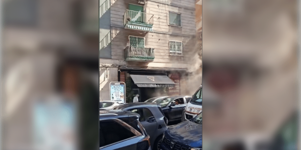 Incendio in una pizzeria al Vomero, a Napoli: fumo dalla zona del locale. Le immagini dell'intervento e gli aggiornamenti sulla vicenda.