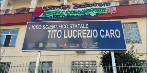 Protesta studentesca a Napoli: occupati cinque licei. Umberto, Genovesi, Sannazaro e Mercalli si aggiungono al Tito Lucrezio Caro.