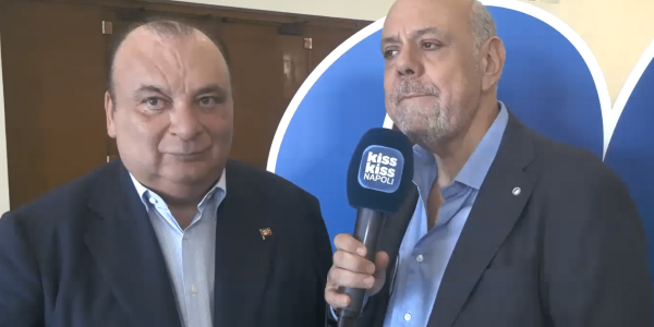 Fulvio Martusciello ricorda Berlusconi a Radio Kiss Kiss Napoli: «Aveva capito le potenzialità di Napoli». L'aneddoto su Ayala.