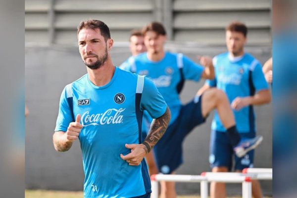 Napoli-Frosinone, gli azzurri si allenano al SSC Napoli Training Center alla vigilia della gara: attivazione e lavoro tecnico-tattico.