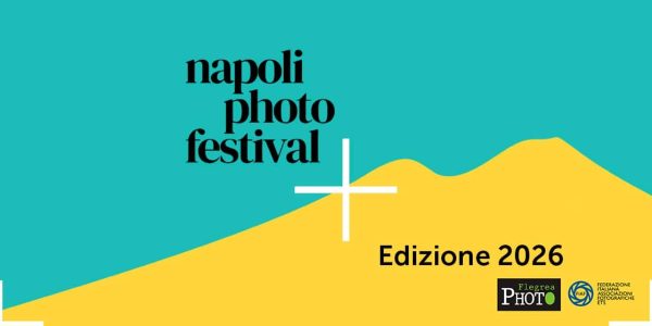 Napoli Photo Festival 2026 dal 2 all’11 ottobre: mostre, workshop, letture portfolio e talk. Ecco programma, ospiti e appuntamenti a Bagnoli.