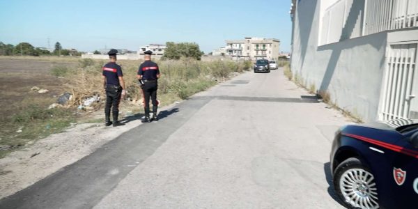 Operaio morto a Caivano, tre indagati per la morte di Salvatore Calignano. La Procura indaga sulla dinamica dell'incidente e sui soccorsi.