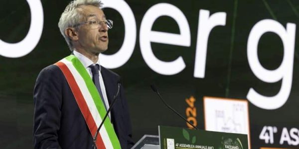 Il Presidente della Repubblica Sergio Mattarella alla cerimonia di apertura della 41^ Assemblea annuale ANCI – Associazione Nazionale Comuni Italiani - in occasione dell'intervento di Gaetano Manfredi.