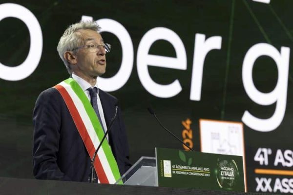 Il Presidente della Repubblica Sergio Mattarella alla cerimonia di apertura della 41^ Assemblea annuale ANCI – Associazione Nazionale Comuni Italiani - in occasione dell'intervento di Gaetano Manfredi.