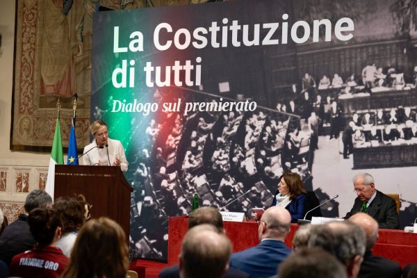 Roma, 08/05/2024 – Il Presidente del Consiglio, Giorgia Meloni, ha tenuto un intervento all’incontro “La Costituzione di tutti. Dialogo sul premierato”, organizzato dalla Fondazione De Gasperi e dalla Fondazione Craxi presso la Sala Della Regina della Cam