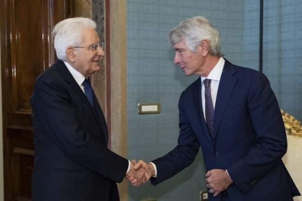 Il Presidente della Repubblica Sergio Mattarella saluta Andrea Abodi, Ministro per lo sport e i giovani,in occasione dell’incontro con la Nazionale italiana di atletica leggera vincitrice della Coppa Europa e con la Nazionale italiana di Pentathlon modern