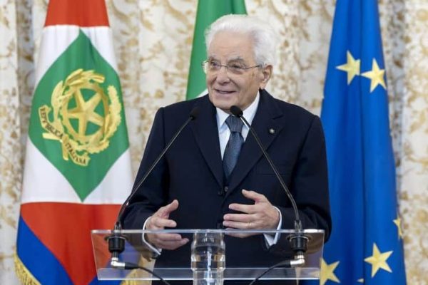 Il Presidente Sergio Mattarella rivolge il suo indirizzo di saluto nel corso dell'incontro con dell'incontro con una delegazione della Federazione italiana Vela, in occasione della Coppa America femminile giovani e dei 100 anni dalla fondazione della FIV