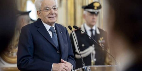 Il Presidente Sergio Mattarella rivolge il suo indirizzo di saluto nel corso dell'incontro con dell'incontro con una delegazione della Federazione italiana Vela, in occasione della Coppa America femminile giovani e dei 100 anni dalla fondazione della FIV