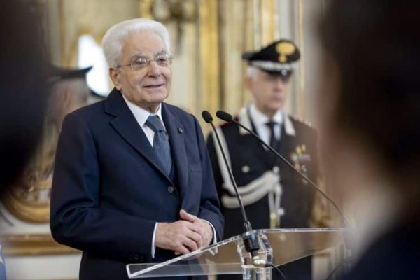 Il Presidente Sergio Mattarella rivolge il suo indirizzo di saluto nel corso dell'incontro con dell'incontro con una delegazione della Federazione italiana Vela, in occasione della Coppa America femminile giovani e dei 100 anni dalla fondazione della FIV