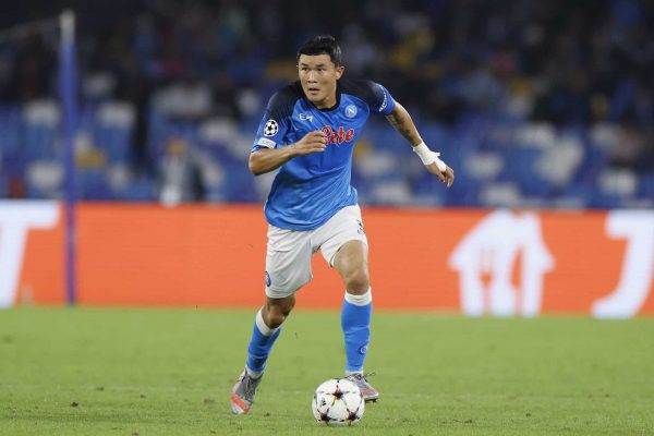 NAPLES, ITALY - OCTOBER 26: Min-Jae Kim of SSC Napoli controls the ball during the UEFA Champions League group A match between SSC Napoli and Rangers FC at Stadio Diego Armando Maradona on October 26, 2022 in Naples, Italy. (Photo by Matteo Ciambelli/DeFodi Images via Getty Images)