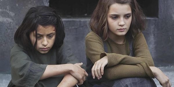L’amica geniale arriva oggi su Netflix con tutte e quattro le stagioni. La storia di Lenù e Lila, i romanzi di Elena Ferrante e le curiosità.