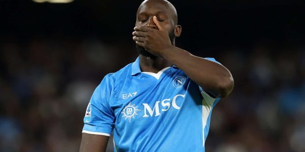 NAPLES, ITALY - OCTOBER 04: Romelu Lukaku of SSC Napoli celebrates after scoring his side's second goal during the Serie A match between Napoli and Como at Stadio Diego Armando Maradona on October 04, 2024 in Naples, Italy. (Photo by Francesco Pecoraro/Getty Images)
