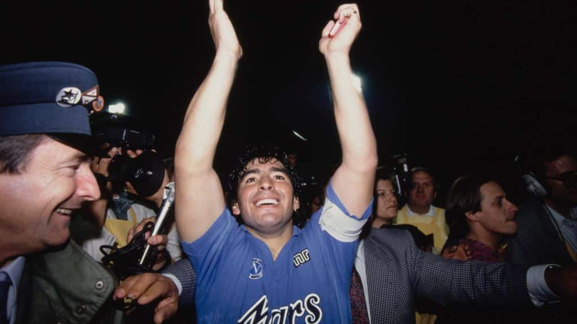 maradona32.jpg