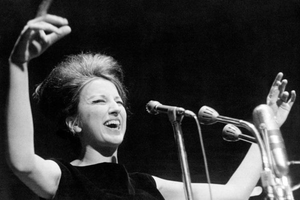 Mina a Napoli il 29 settembre 1960: debutto al Teatro Mediterraneo, la Nouvelle vague napoletana e il curioso omaggio di Peppino di Capri.