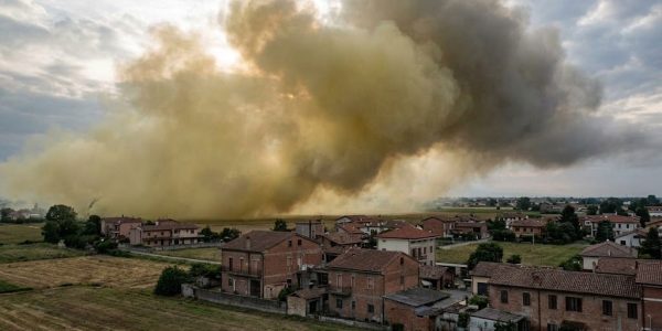Odore acre nell’Agro Aversano, diverse segnalazioni dai cittadini. Individuata una fuoriuscita da un silos PPG a Caivano.