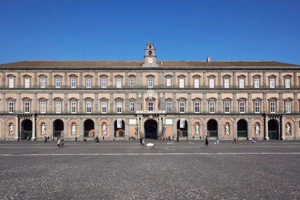 palazzo_realenapoli.jpg