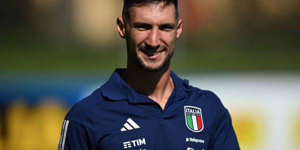 FLORENCE, ITALY - SEPTEMBER 04:  Matteo Politano of Italy warms up ahead during an Italy Training Session at Centro Tecnico Federale di Coverciano on September 04, 2023 in Florence, Italy. (Photo by Claudio Villa/Getty Images)