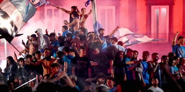 Festa Centenario Napoli: Piazza del Plebiscito gremita di tifosi azzurri