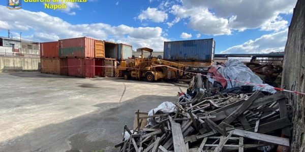 rifiuti-porto-napoli