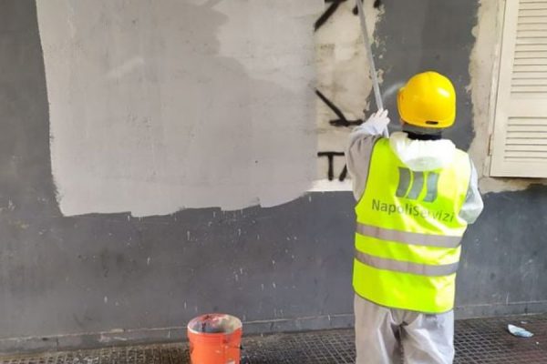 rimozione-scritta-clan