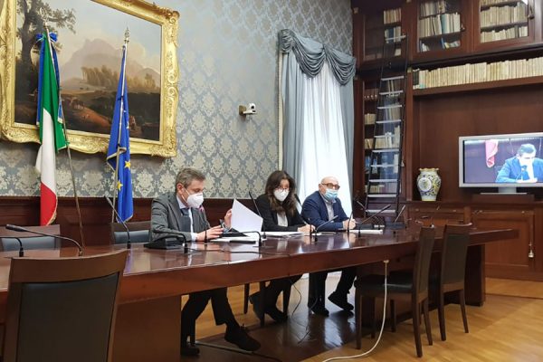 riunione-prefettura-strisce