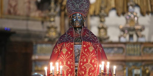 San Gennaro, oggi 17 settembre si conclude il Novenario nella Cripta della Cattedrale. Napoli si prepara alla festa del 19 settembre.