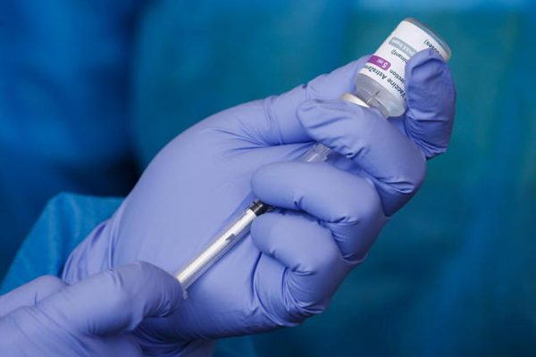 vaccino-astrazeneca-ansa