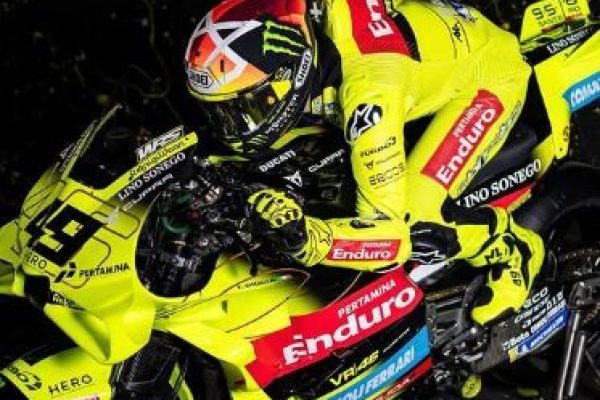 vr46-team-32.JPG