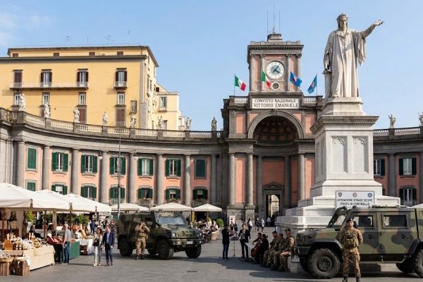 Napoli, prorogate le zone rosse a vigilanza rafforzata in nove aree. In arrivo anche un provvedimento per alcune strade del Vomero.